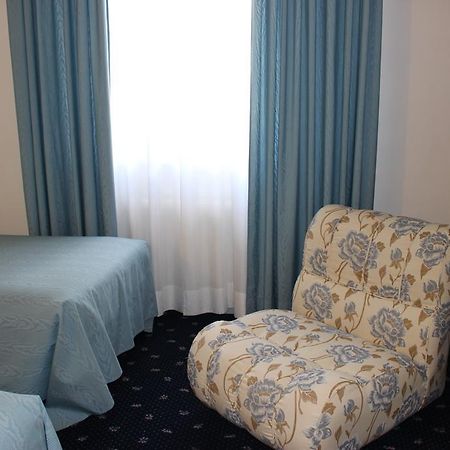 Hotel Pinolo Губбио Экстерьер фото