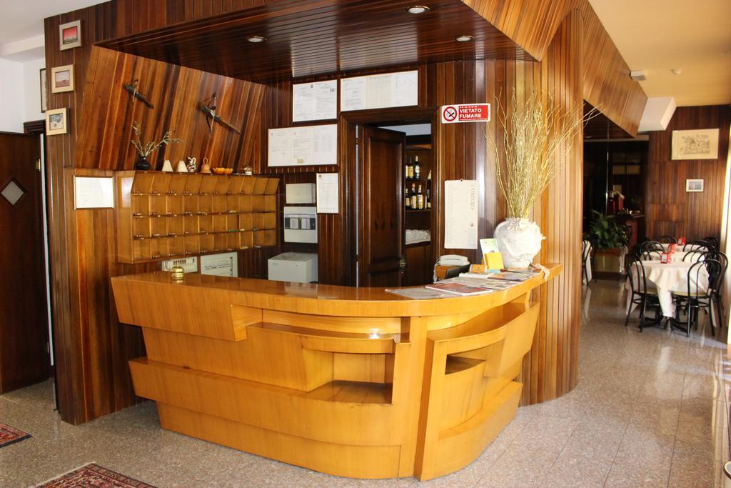Hotel Pinolo Губбио Экстерьер фото
