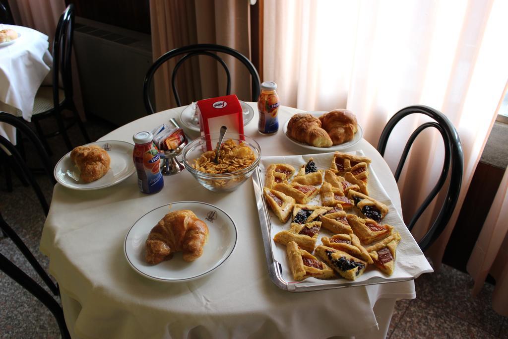 Hotel Pinolo Губбио Экстерьер фото