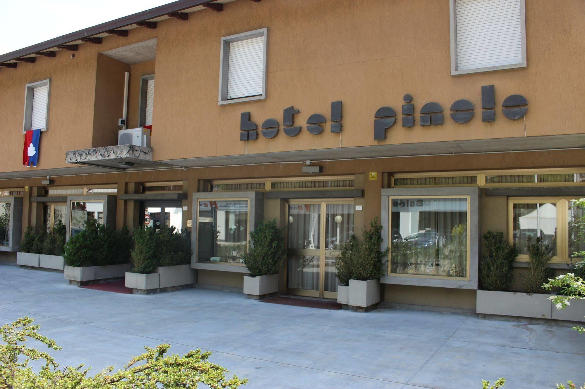 Hotel Pinolo Губбио Экстерьер фото