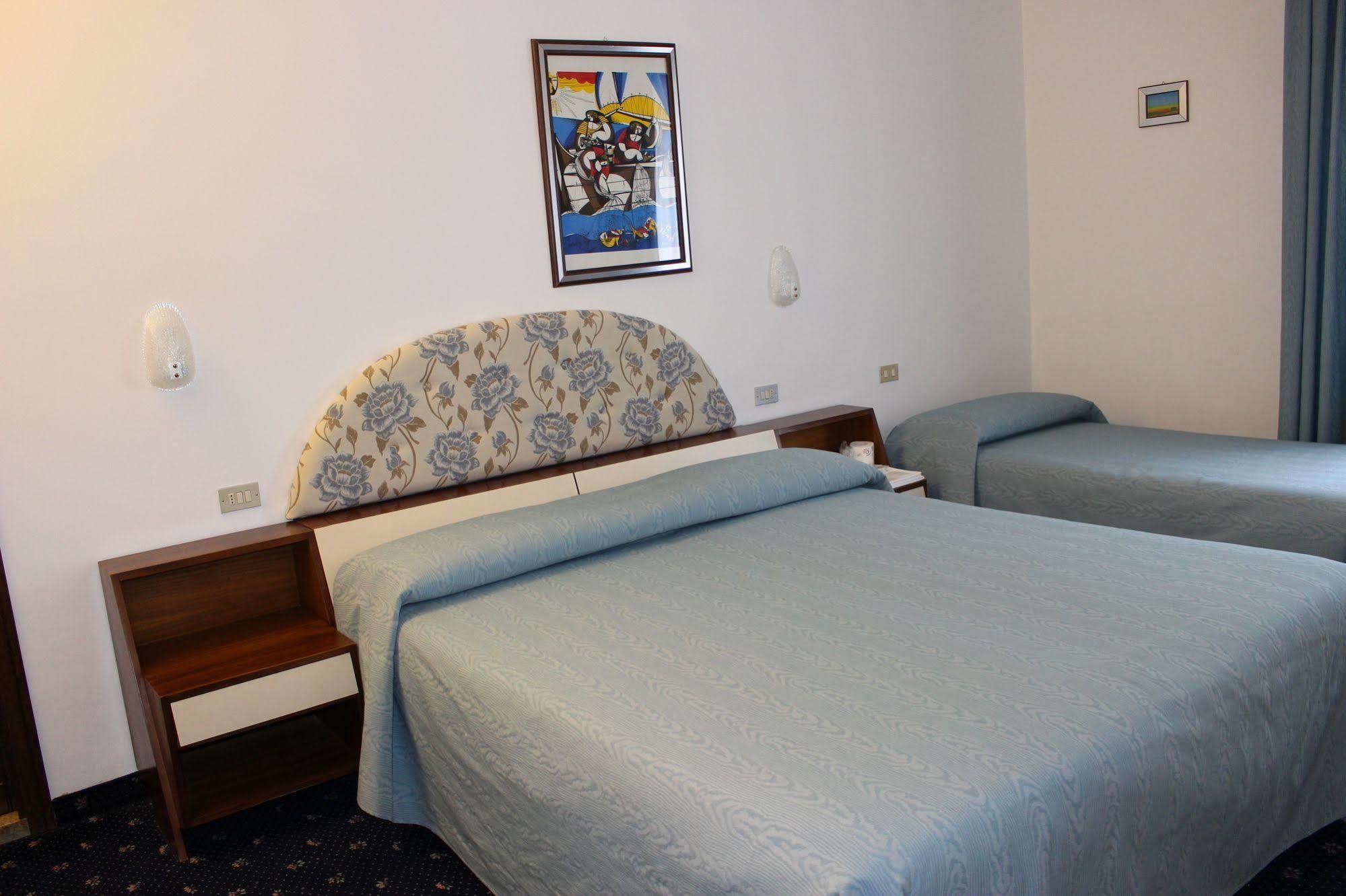 Hotel Pinolo Губбио Экстерьер фото