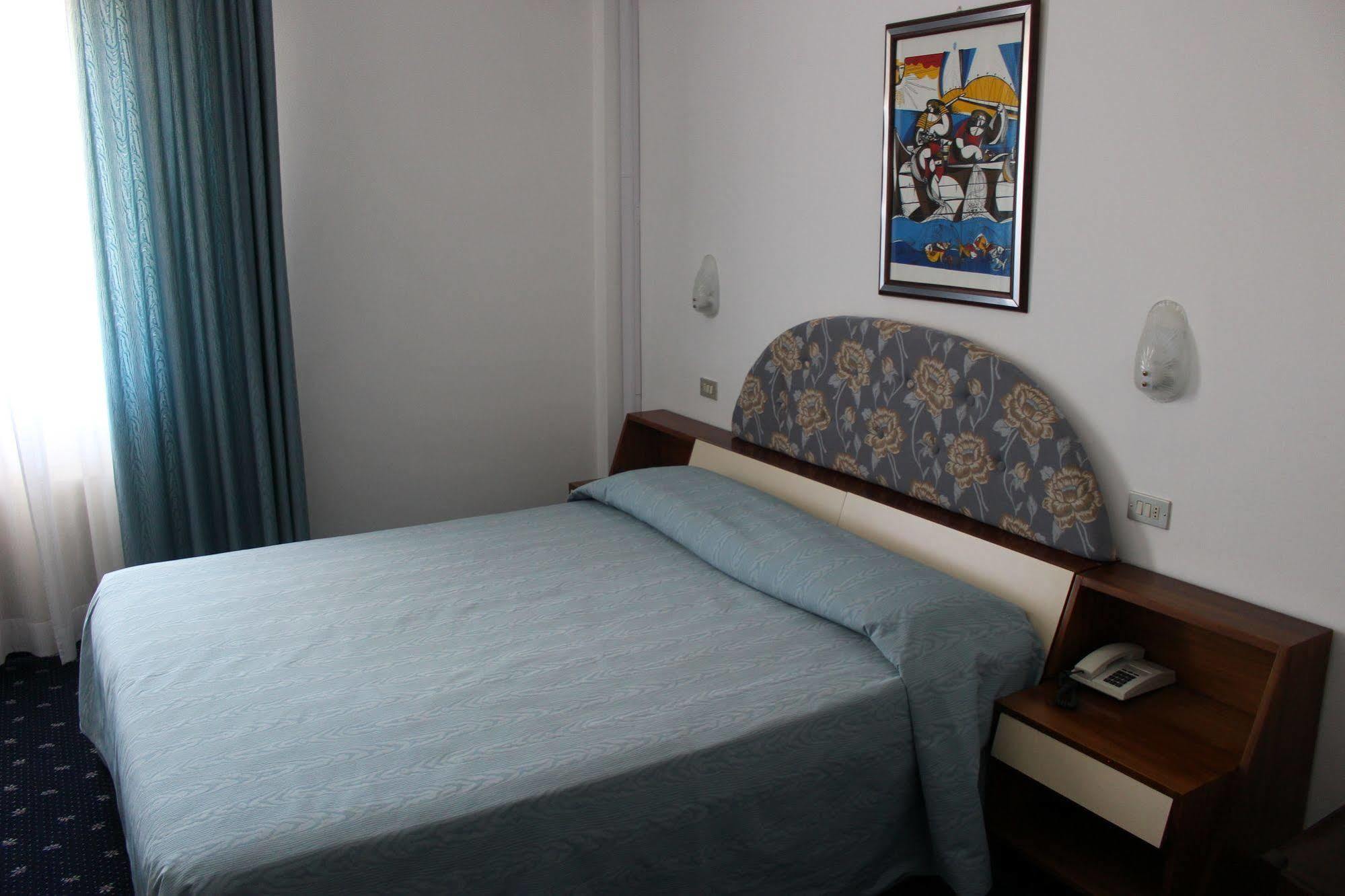 Hotel Pinolo Губбио Экстерьер фото