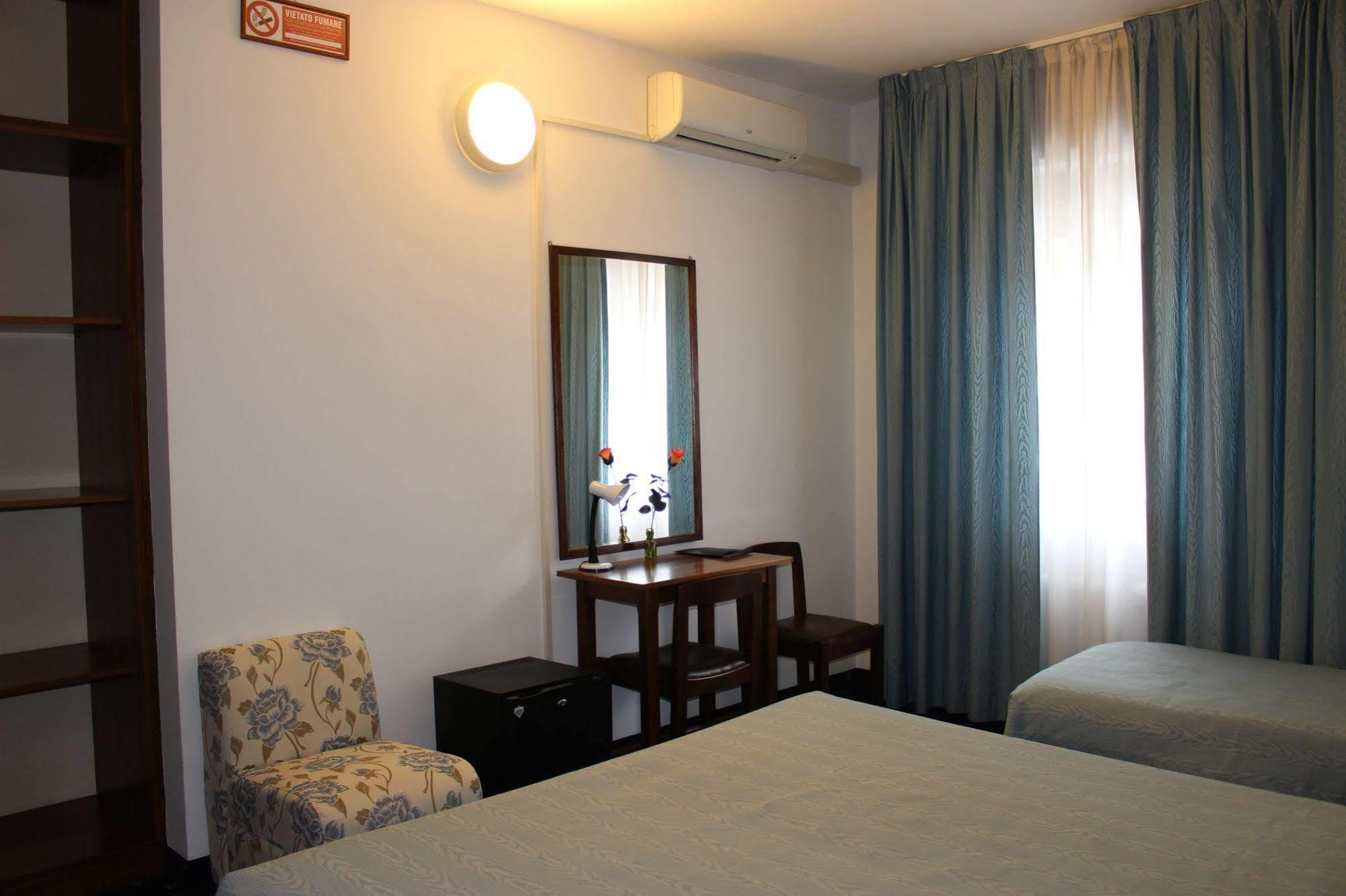 Hotel Pinolo Губбио Экстерьер фото
