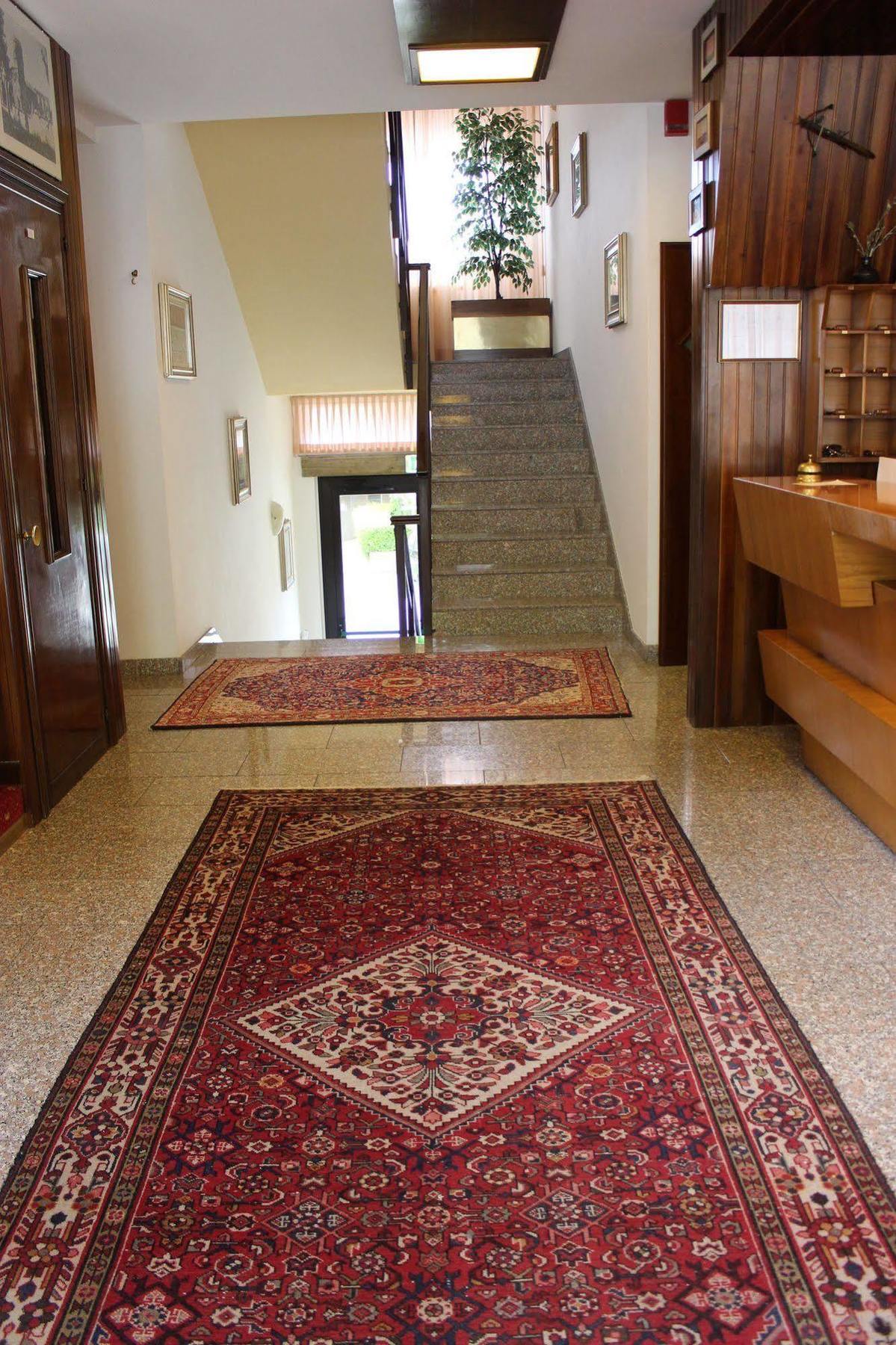 Hotel Pinolo Губбио Экстерьер фото